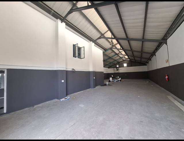 401M² WAREHOUSE TO LET IN STIKLAND INDUSTRIAL